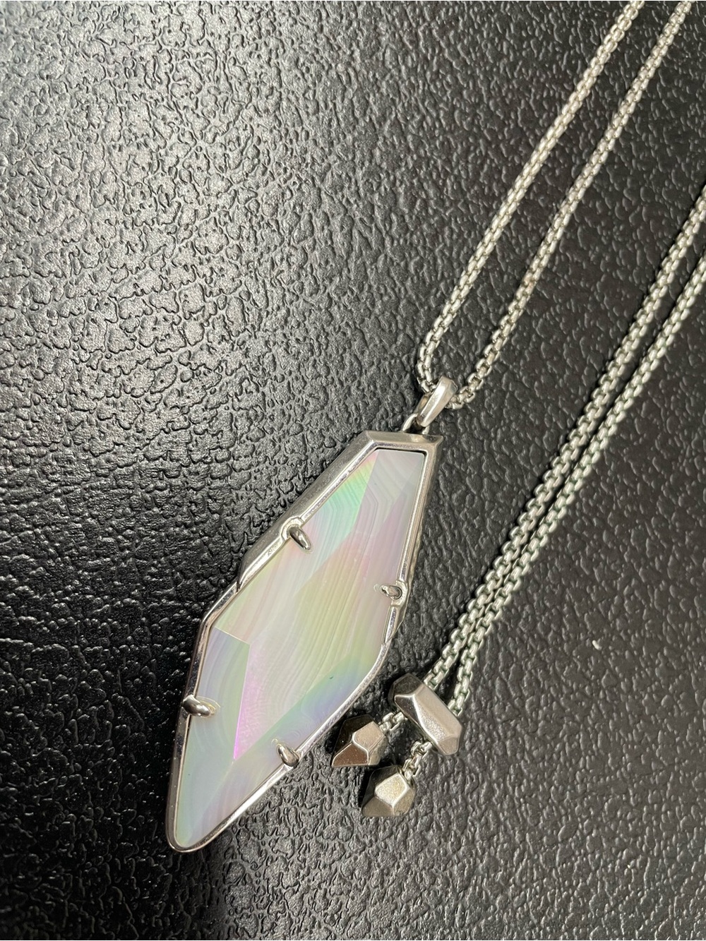 Kendra Scott Iridescent Multi‑Hue Pendant Necklace
